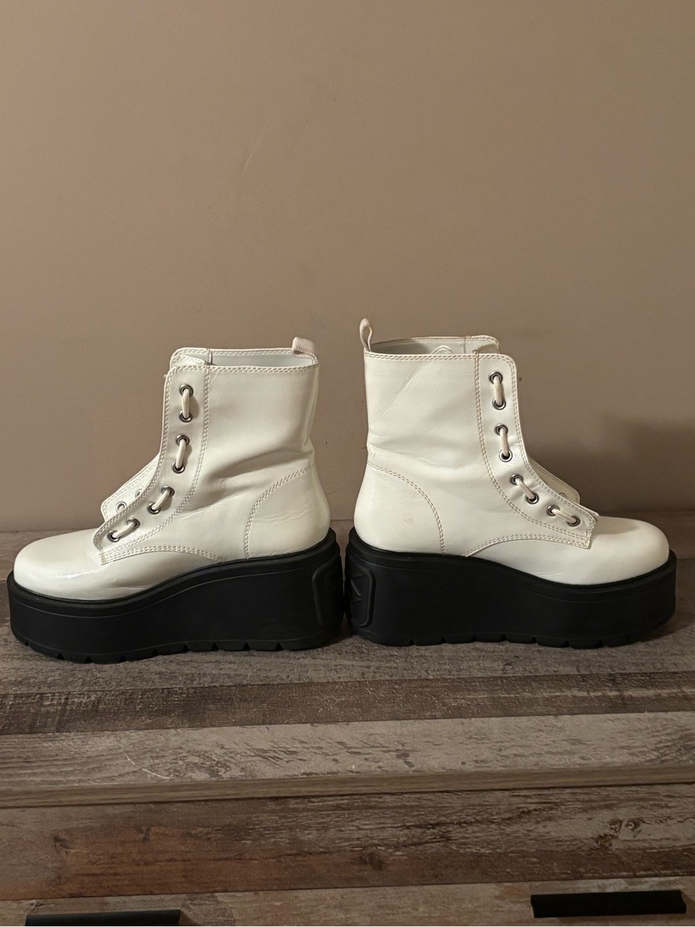 DKNY HARLI WOMENS LACELESS PLATFORM COMBAT BOOTS SIZE 7.5
